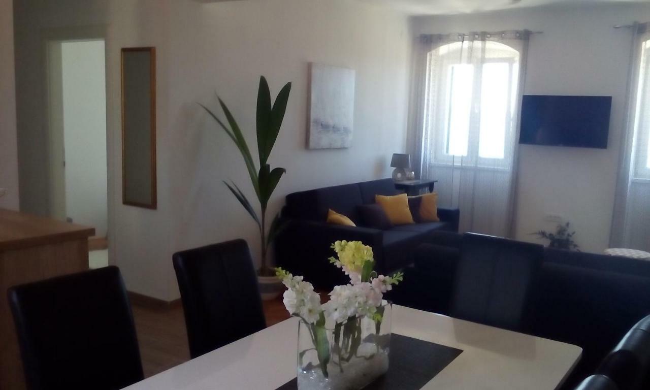 Apartments Nina Riva คาชเตลา ภายนอก รูปภาพ