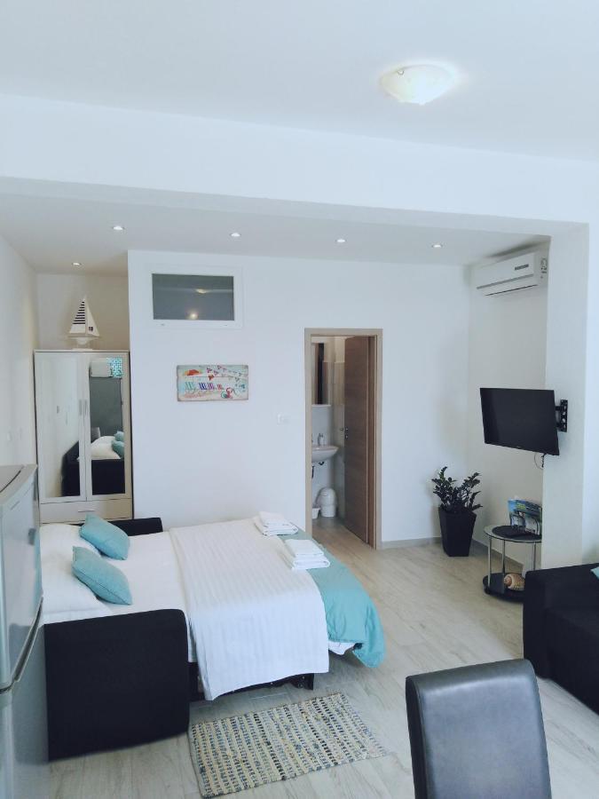 Apartments Nina Riva คาชเตลา ภายนอก รูปภาพ